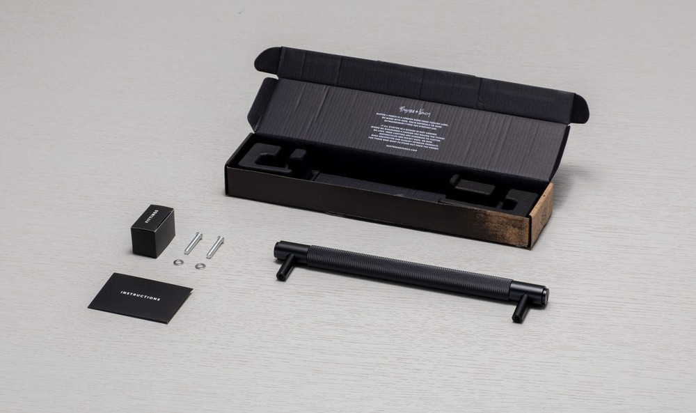 Ручка для мебели Pull Bar / Cross / Black фабрика Buster + Punch фотография № 2