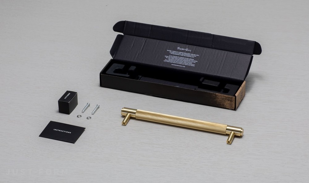 Ручка для мебели Pull Bar / Cross / Brass фабрика Buster + Punch фотография № 2