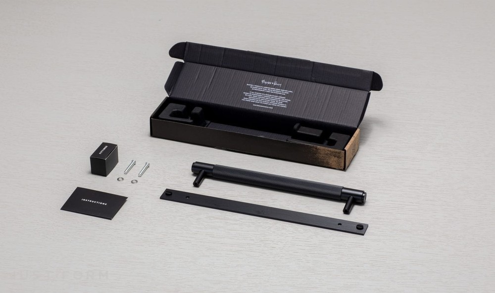 Ручка для мебели Pull Bar / Plate / Cross / Black фабрика Buster + Punch фотография № 3