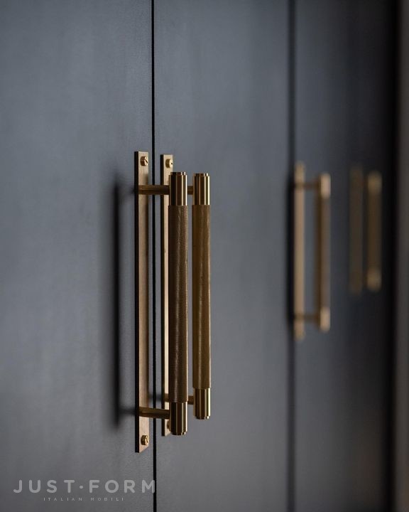 Ручка для мебели Pull Bar / Plate / Cross / Brass фабрика Buster + Punch фотография № 21