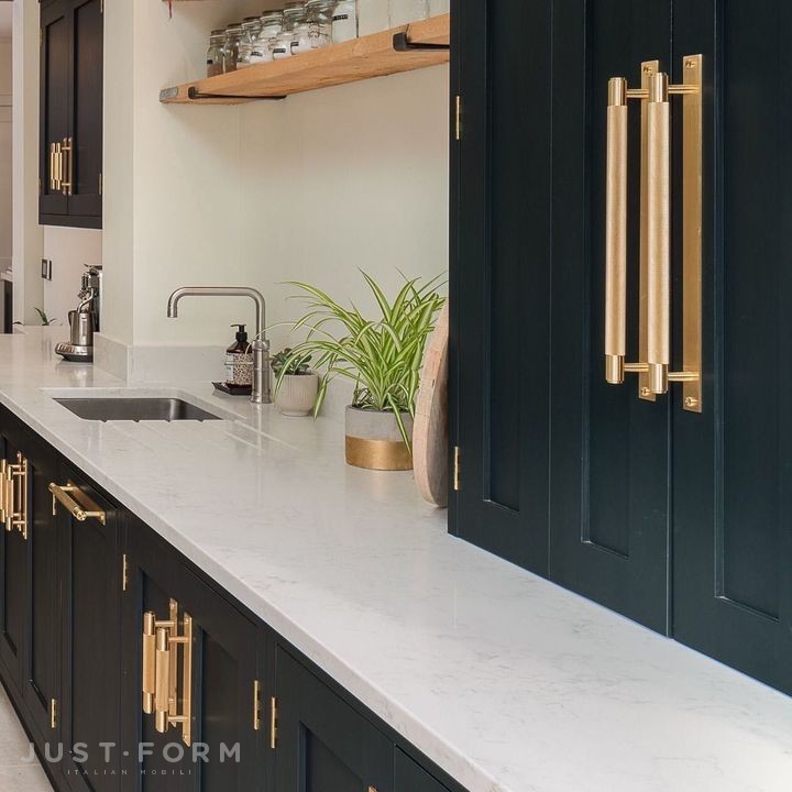 Ручка для мебели Pull Bar / Plate / Cross / Brass фабрика Buster + Punch фотография № 24
