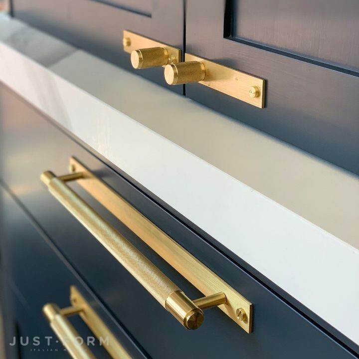 Ручка для мебели Pull Bar / Plate / Cross / Brass фабрика Buster + Punch фотография № 23