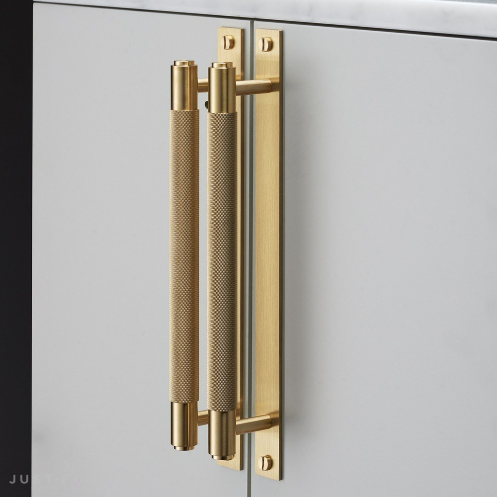 Ручка для мебели Pull Bar / Plate / Cross / Brass фабрика Buster + Punch фотография № 3