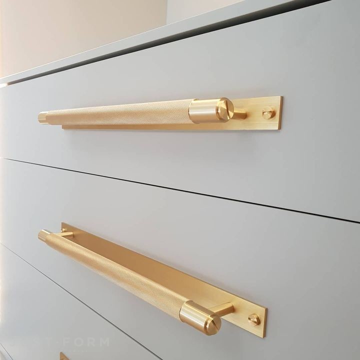 Ручка для мебели Pull Bar / Plate / Cross / Brass фабрика Buster + Punch фотография № 46