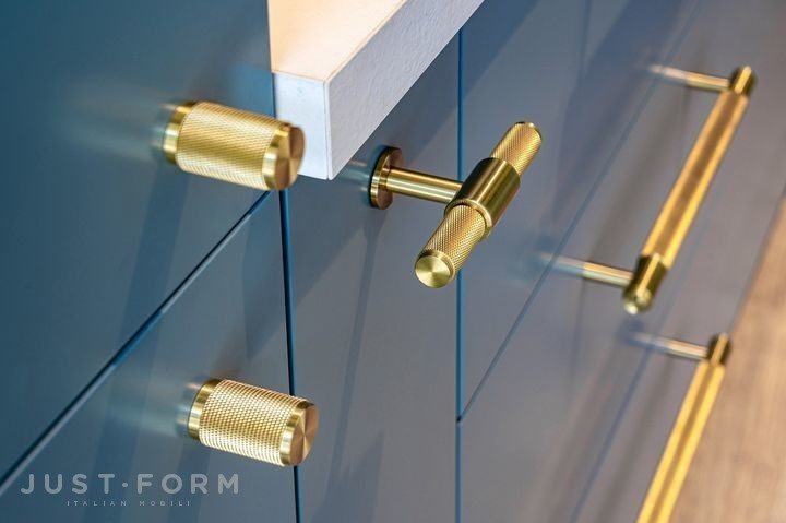 Ручка для мебели T-Bar / Brass фабрика Buster + Punch фотография № 30