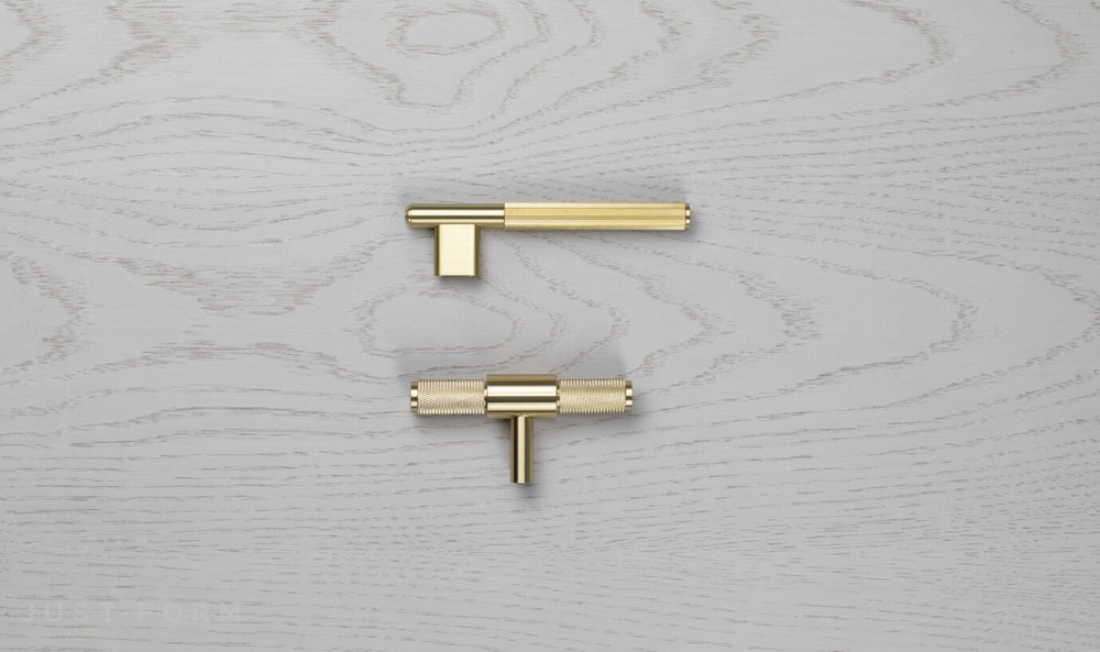 Ручка для мебели T-Bar / Brass фабрика Buster + Punch фотография № 50
