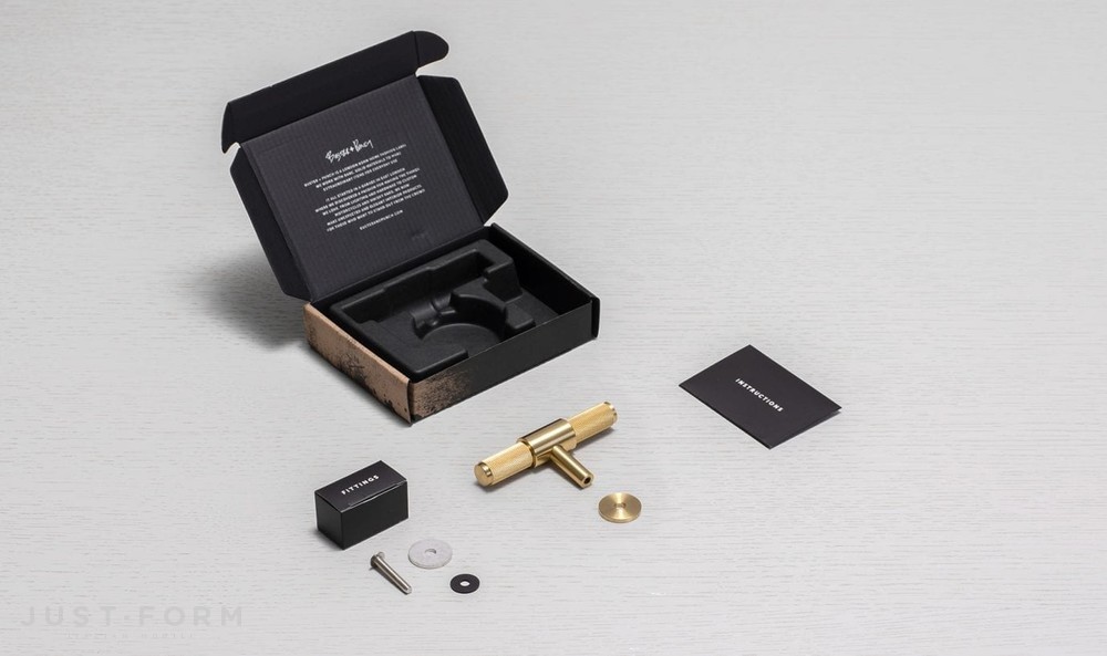 Ручка для мебели T-Bar / Brass фабрика Buster + Punch фотография № 12