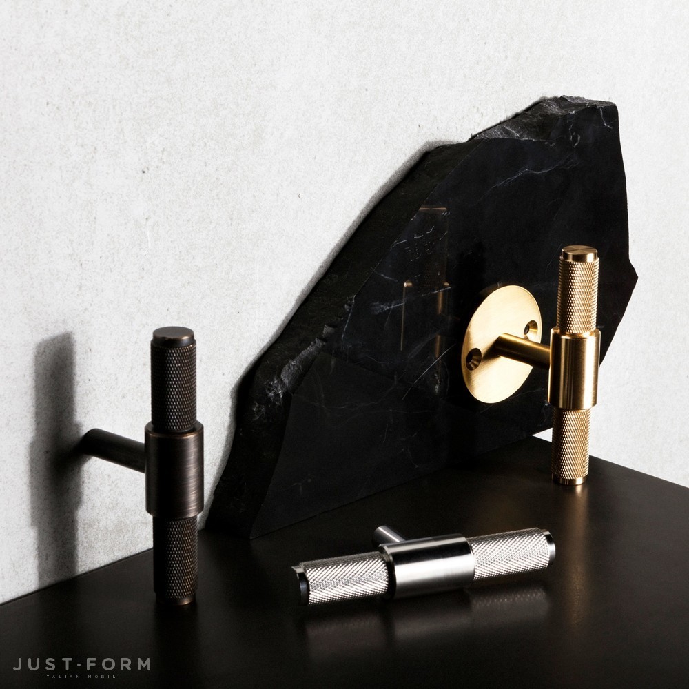 Ручка для мебели T-Bar / Brass фабрика Buster + Punch фотография № 49