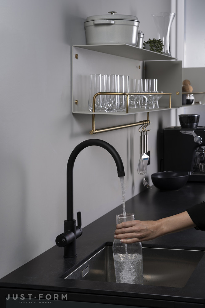 Полка с крючками Shelf / Hanger / Black / Steel фабрика Buster + Punch фотография № 17