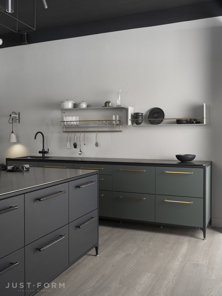 Полка Shelf / Girder / Black / Brass фабрика Buster + Punch фотография № 14