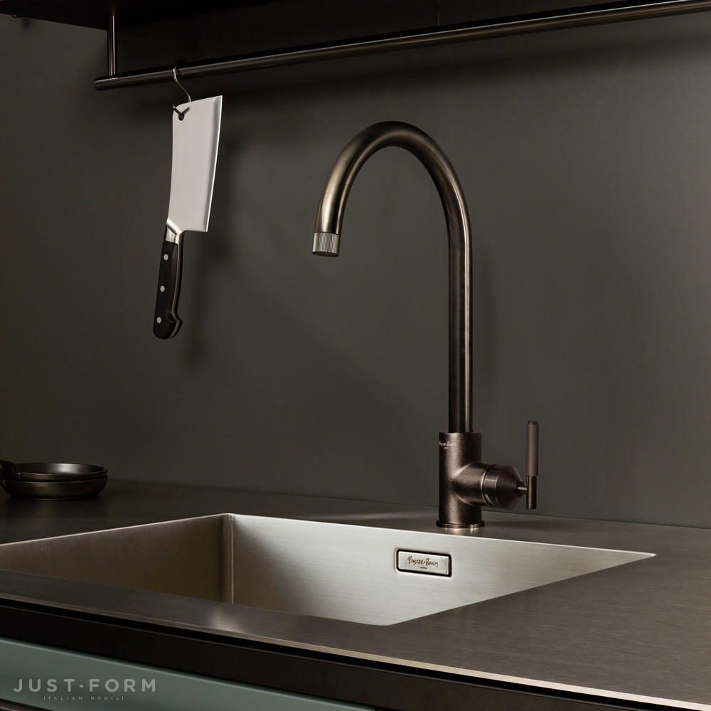 Кухонный кран Kitchen Tap / Mixer / Linear / Steel фабрика Buster + Punch фотография № 7