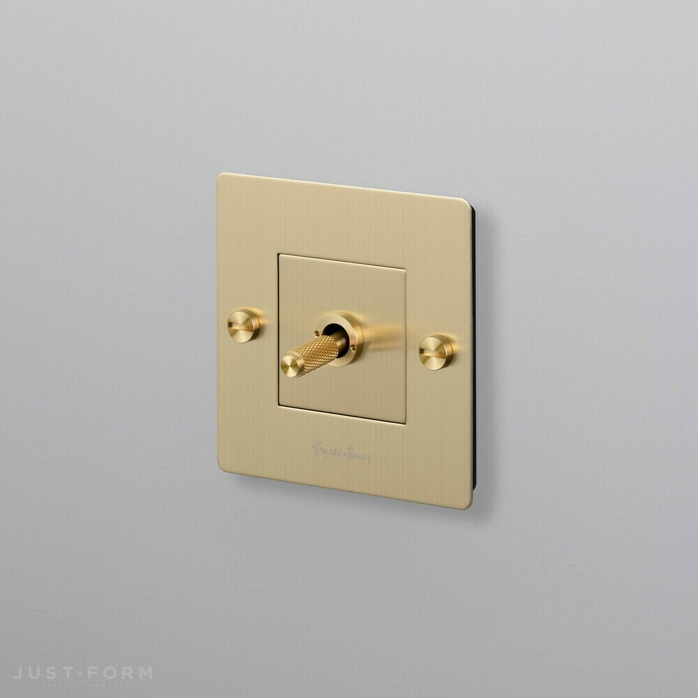 Однотумблерный выключатель 1G Toggle / Cross / Brass фабрика Buster + Punch фотография № 1