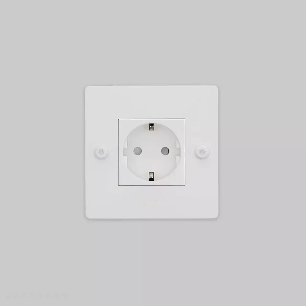 Одинарная розетка 1G Socket / Schuko Type F / Linear / White фабрика Buster + Punch фотография № 2