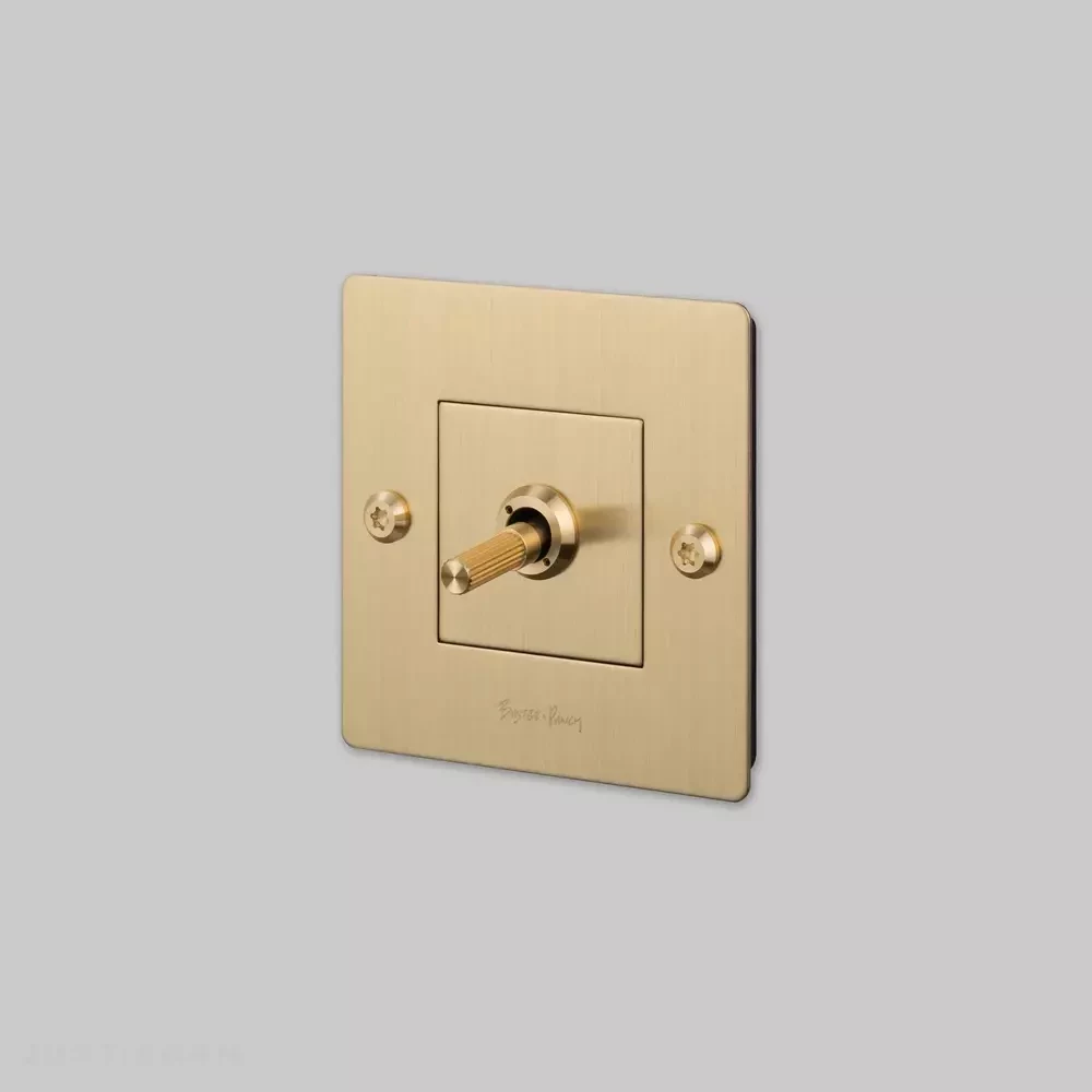 ​Однотумблерный выключатель 1G Toggle / Linear / Brass фабрика Buster + Punch фотография № 1