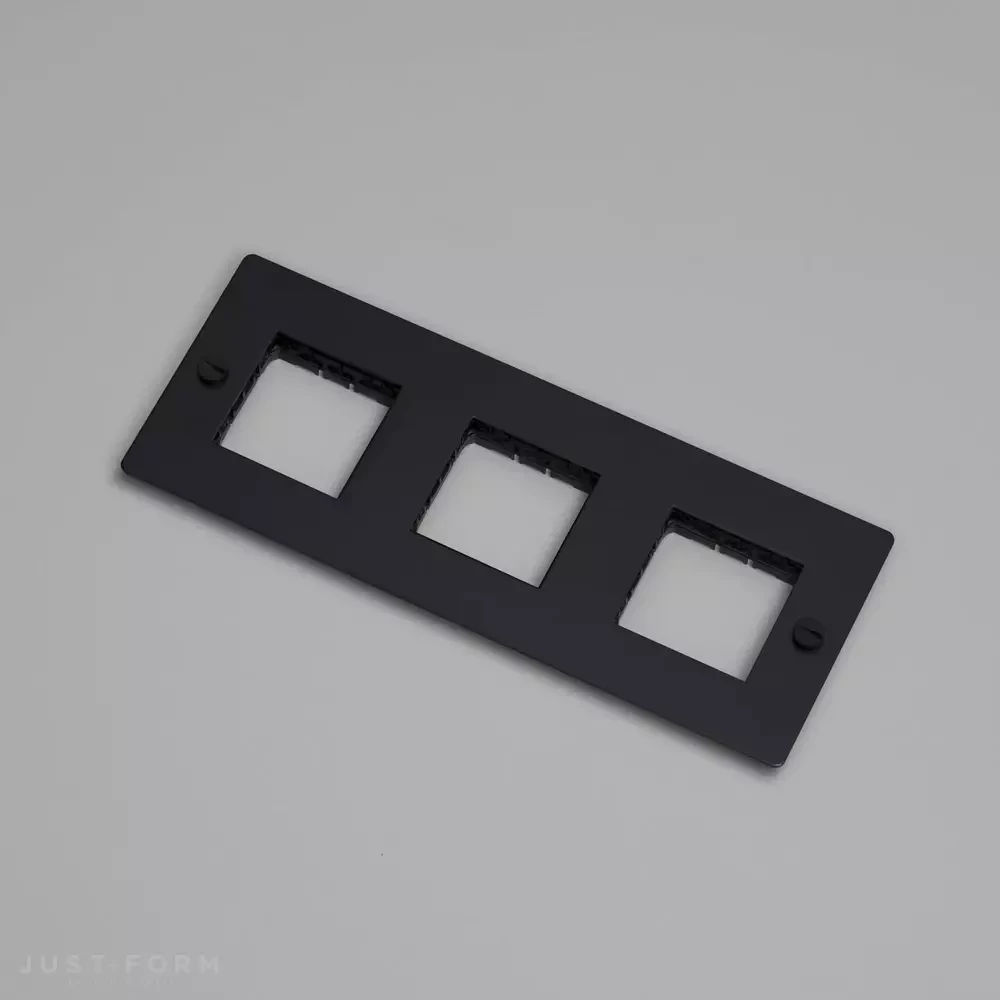 ​Трехпостовая рамка 3G Wall Plate / Horizontal / No Infills / Black фабрика Buster + Punch фотография № 1