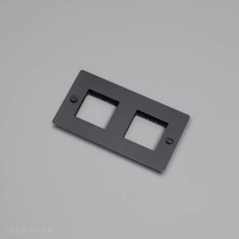 ​Двухпостовая рамка 2G Wall Plate / Horizontal / No Infills / Smoked Bronze фабрика Buster + Punch фотография № 1