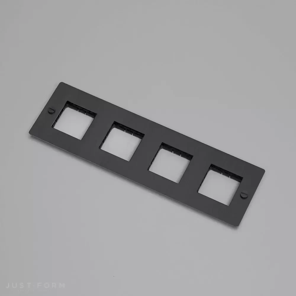 ​Четырехпостовая рамка 4G Wall Plate / Horizontal / No Infills / Smoked Bronze фабрика Buster + Punch фотография № 1