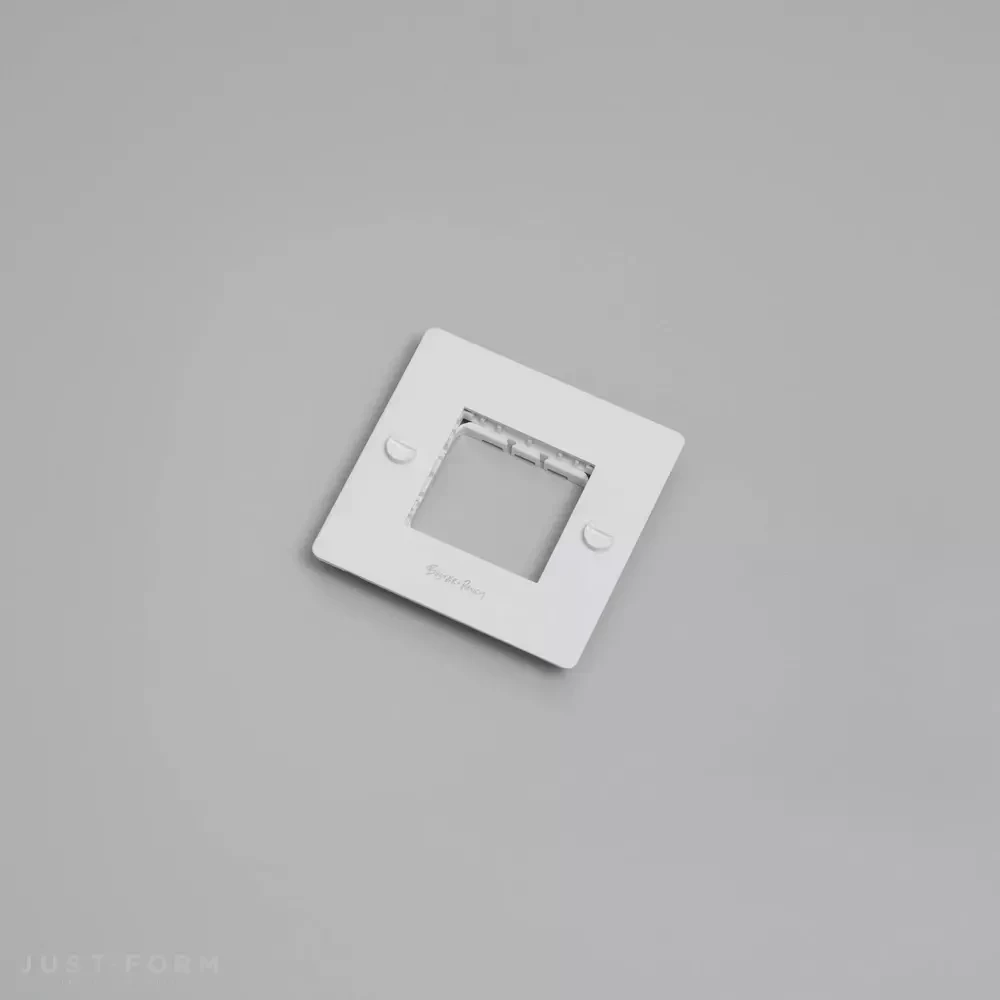 ​Однопостовая рамка 1G Wall Plate / Horizontal / No Infills / White фабрика Buster + Punch фотография № 1