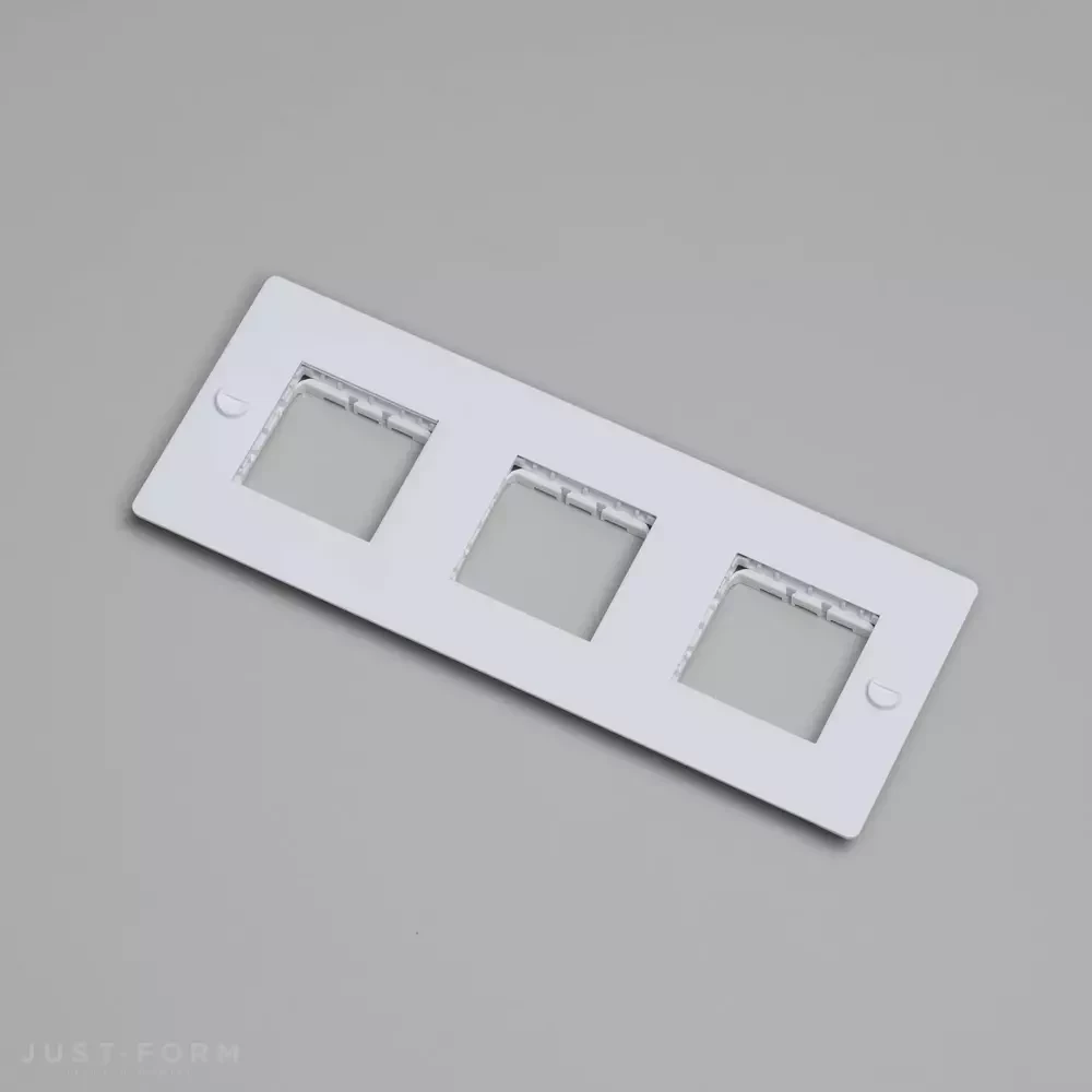 ​Трехпостовая рамка 3G Wall Plate / Horizontal / No Infills / White фабрика Buster + Punch фотография № 1