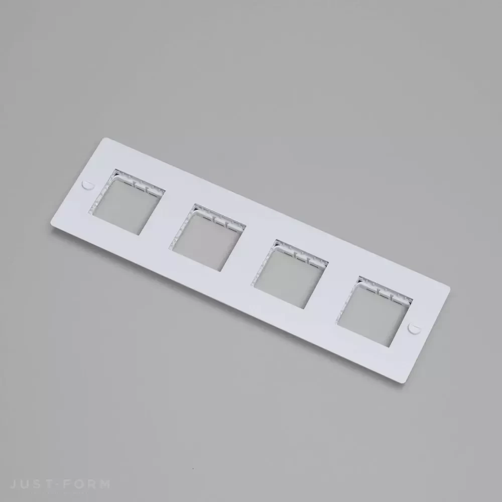 Четырехпостовая рамка 4G Wall Plate / Horizontal / No Infills / White фабрика Buster + Punch фотография № 1
