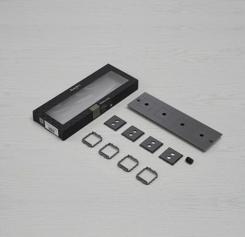 ​Вертикальная четырехпостовая рамка 4G Wall Plate / Vertical / With Infills / White фабрика Buster + Punch фотография № 2