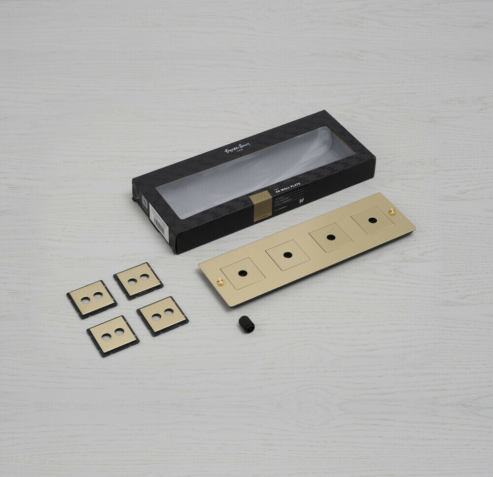 Горизонтальная четырехпостовая рамка 4G Wall Plate / Horizontal / With Infills / Brass фабрика Buster + Punch фотография № 2