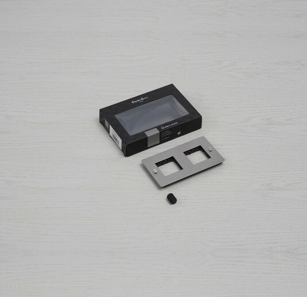 Двухпостовая рамка 2G Wall Plate / Horizontal / No Infills / White фабрика Buster + Punch фотография № 2