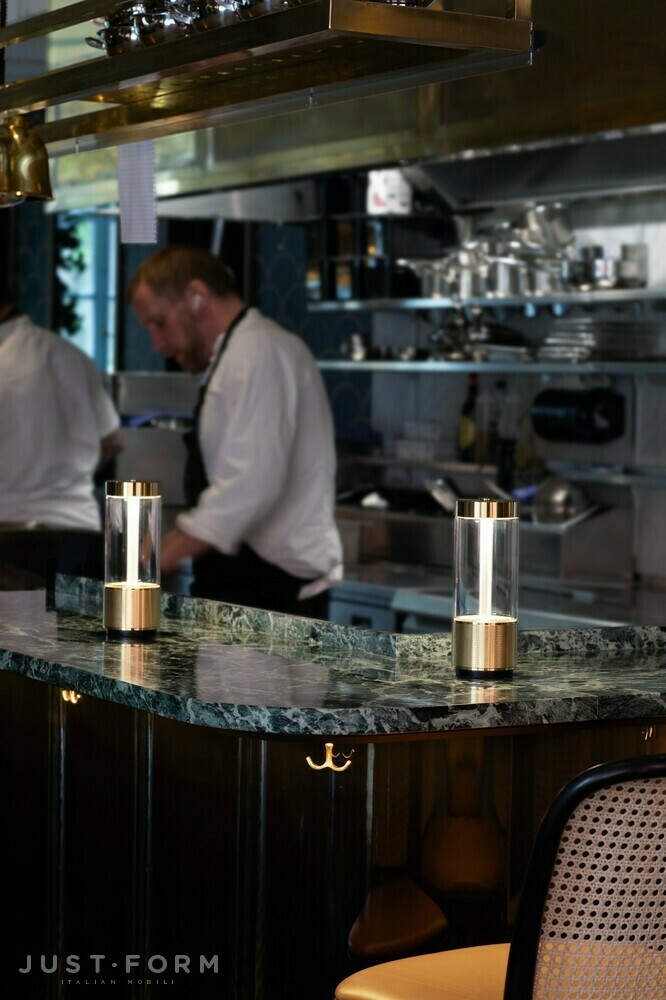 Портативная лампа Takeout / Portable Table Light / Brass фабрика Buster + Punch фотография № 8